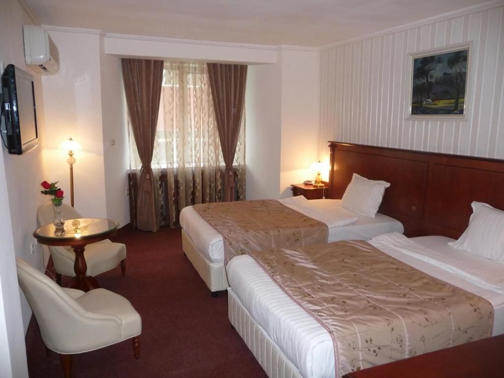 Отель Hotel Palas Казанлык-47