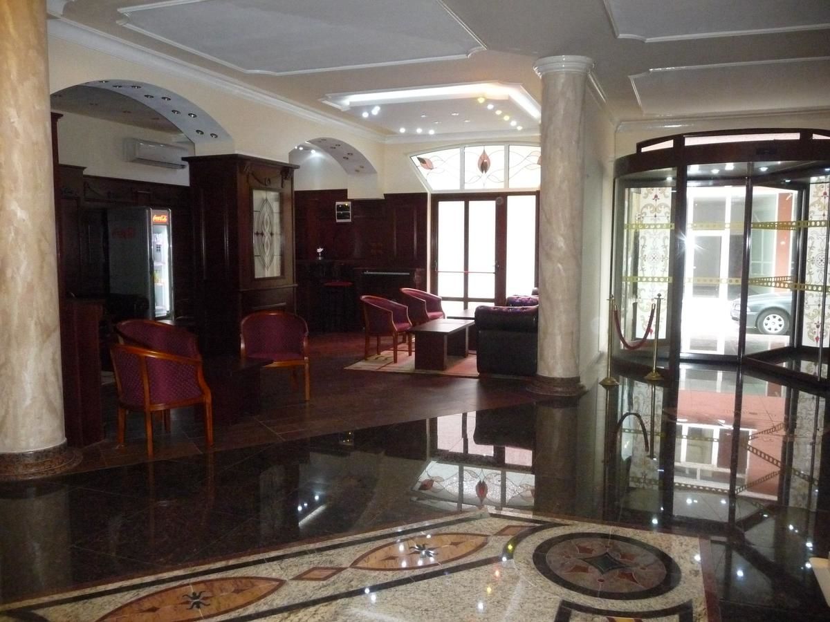 Отель Hotel Palas Казанлык