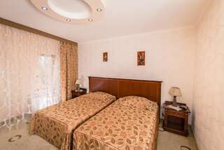 Отель Hotel Palas Казанлык Двухместный номер с 1 кроватью или 2 отдельными кроватями-6