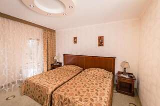 Отель Hotel Palas Казанлык Двухместный номер с 1 кроватью или 2 отдельными кроватями-15